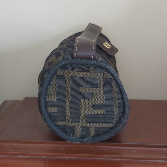 SALE Authentic vintage Fendi Zucca pochette - Picture 2 of 6